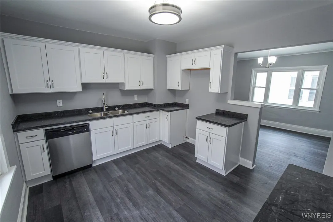 368 Cumberland Avenue, Buffalo, New York 14220, Buffalo, New York 14220, 6 Bedrooms Bedrooms, ,2 BathroomsBathrooms,Residential,Closed,368 Cumberland Avenue, Buffalo, New York 14220,0,B1587027