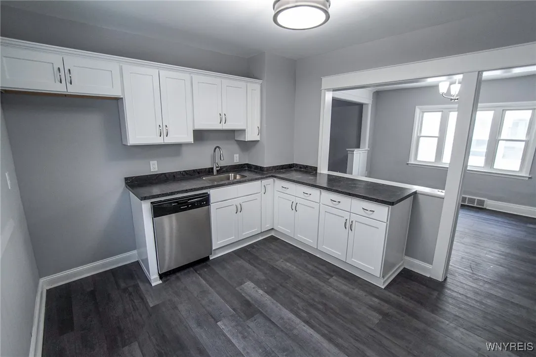 368 Cumberland Avenue, Buffalo, New York 14220, Buffalo, New York 14220, 6 Bedrooms Bedrooms, ,2 BathroomsBathrooms,Residential,Closed,368 Cumberland Avenue, Buffalo, New York 14220,0,B1587027