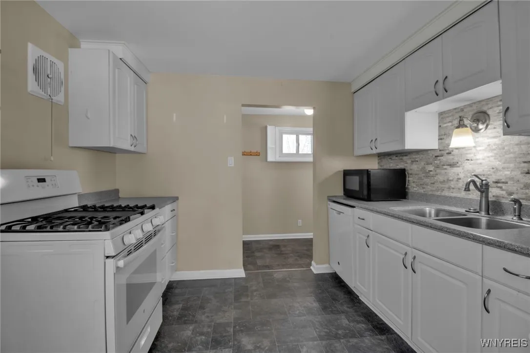 89 Pearce Drive, Amherst, New York 14226, Amherst, New York 14226, 2 Bedrooms Bedrooms, 5 Rooms Rooms,1 BathroomBathrooms,Residential Lease,Closed,89 Pearce Drive, Amherst, New York 14226,0,B1587593