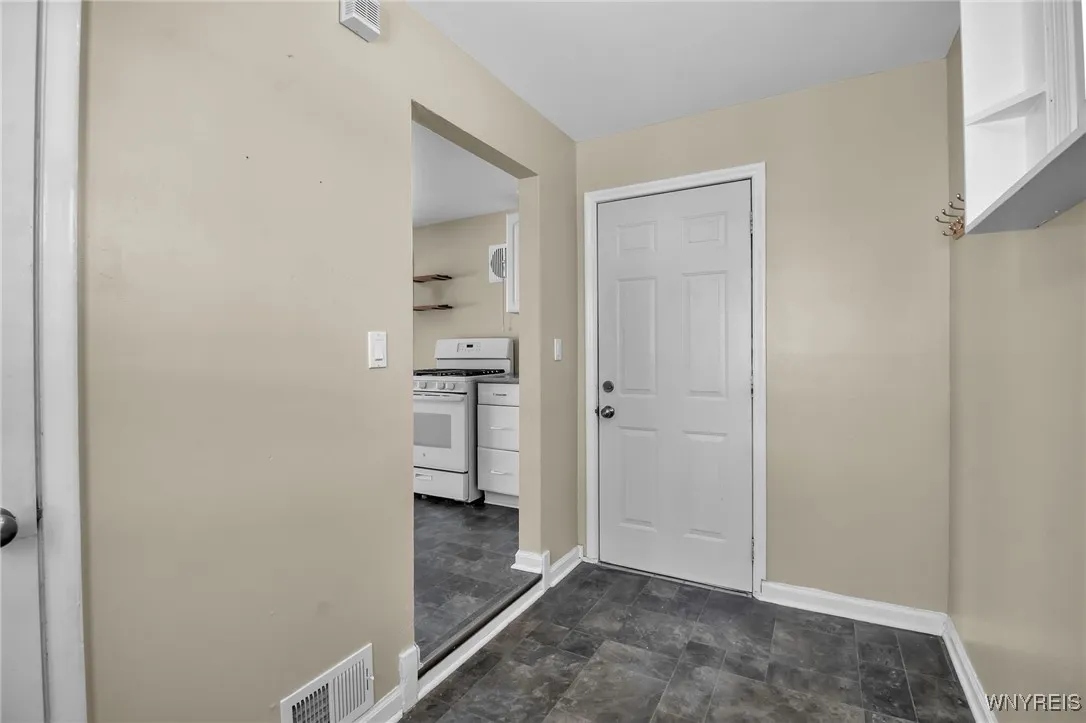89 Pearce Drive, Amherst, New York 14226, Amherst, New York 14226, 2 Bedrooms Bedrooms, 5 Rooms Rooms,1 BathroomBathrooms,Residential Lease,Closed,89 Pearce Drive, Amherst, New York 14226,0,B1587593
