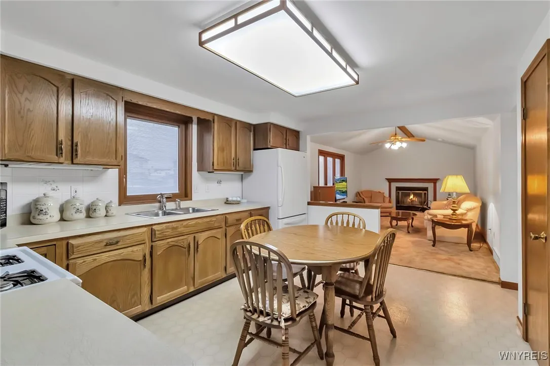 2167 Hobblebush Lane, Hamburg, New York 14085, Hamburg, New York 14085, 3 Bedrooms Bedrooms, 8 Rooms Rooms,1 BathroomBathrooms,Residential,Closed,2167 Hobblebush Lane, Hamburg, New York 14085,0,B1587448