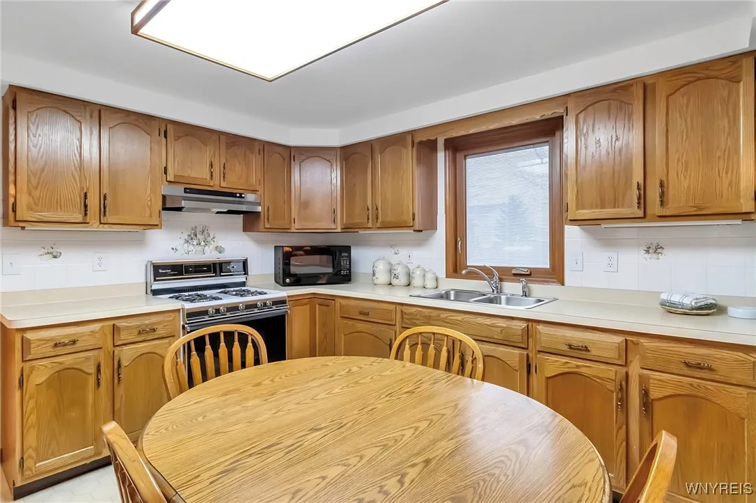 2167 Hobblebush Lane, Hamburg, New York 14085, Hamburg, New York 14085, 3 Bedrooms Bedrooms, 8 Rooms Rooms,1 BathroomBathrooms,Residential,Closed,2167 Hobblebush Lane, Hamburg, New York 14085,0,B1587448