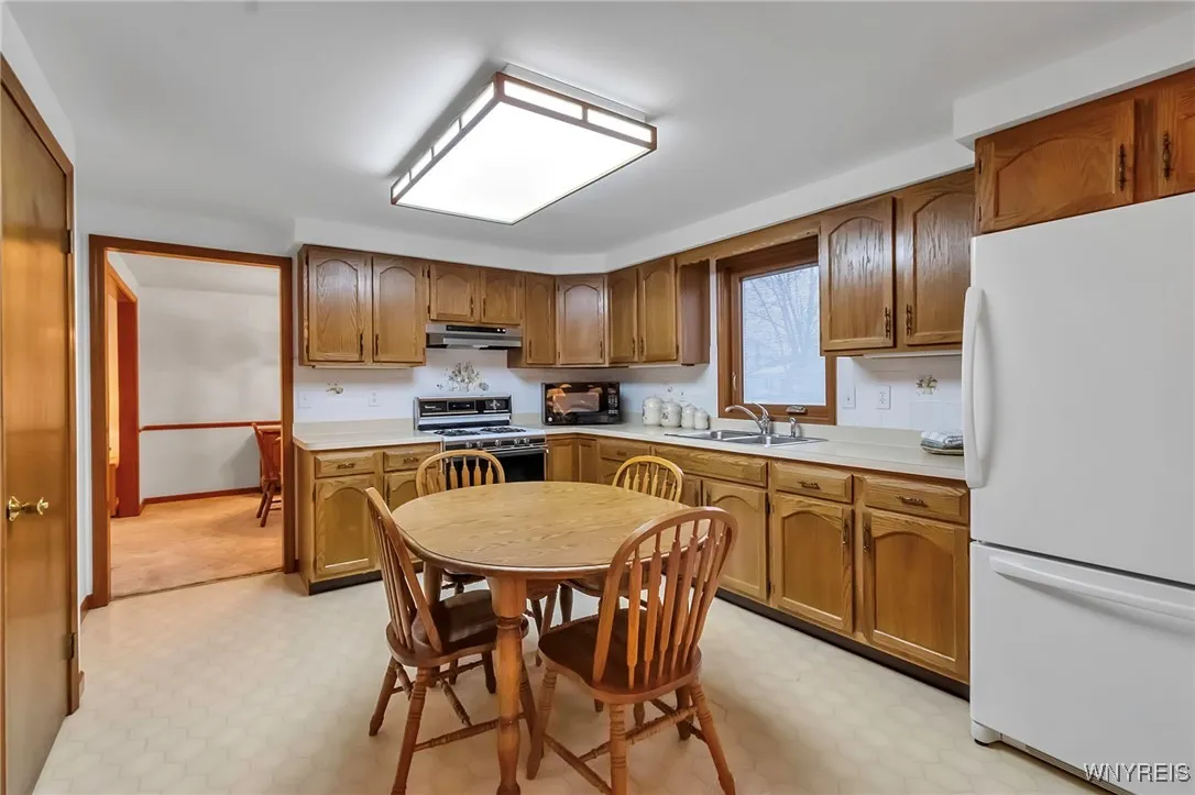 2167 Hobblebush Lane, Hamburg, New York 14085, Hamburg, New York 14085, 3 Bedrooms Bedrooms, 8 Rooms Rooms,1 BathroomBathrooms,Residential,Closed,2167 Hobblebush Lane, Hamburg, New York 14085,0,B1587448
