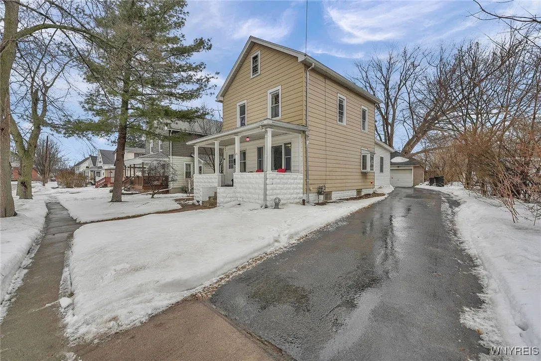 23 Elm Street, Hanover, New York 14136, Hanover, New York 14136, 3 Bedrooms Bedrooms, 7 Rooms Rooms,2 BathroomsBathrooms,Residential,Closed,23 Elm Street, Hanover, New York 14136,0,B1586334