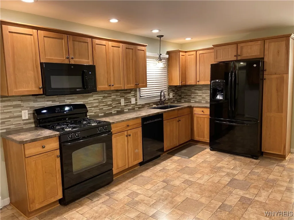 115 Brookwood Drive, Hamburg, New York 14075, Hamburg, New York 14075, 3 Bedrooms Bedrooms, 5 Rooms Rooms,1 BathroomBathrooms,Residential,Closed,115 Brookwood Drive, Hamburg, New York 14075,0,B1587599