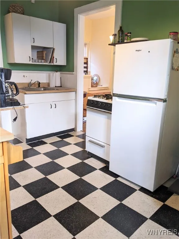 54 Park Street Upper Front, Buffalo, New York 1420, Buffalo, New York 14201, 1 Bedroom Bedrooms, 5 Rooms Rooms,1 BathroomBathrooms,Residential Lease,Closed,54 Park Street Upper Front, Buffalo, New York 1420,0,B1587734