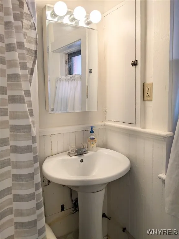 54 Park Street Upper Front, Buffalo, New York 1420, Buffalo, New York 14201, 1 Bedroom Bedrooms, 5 Rooms Rooms,1 BathroomBathrooms,Residential Lease,Closed,54 Park Street Upper Front, Buffalo, New York 1420,0,B1587734