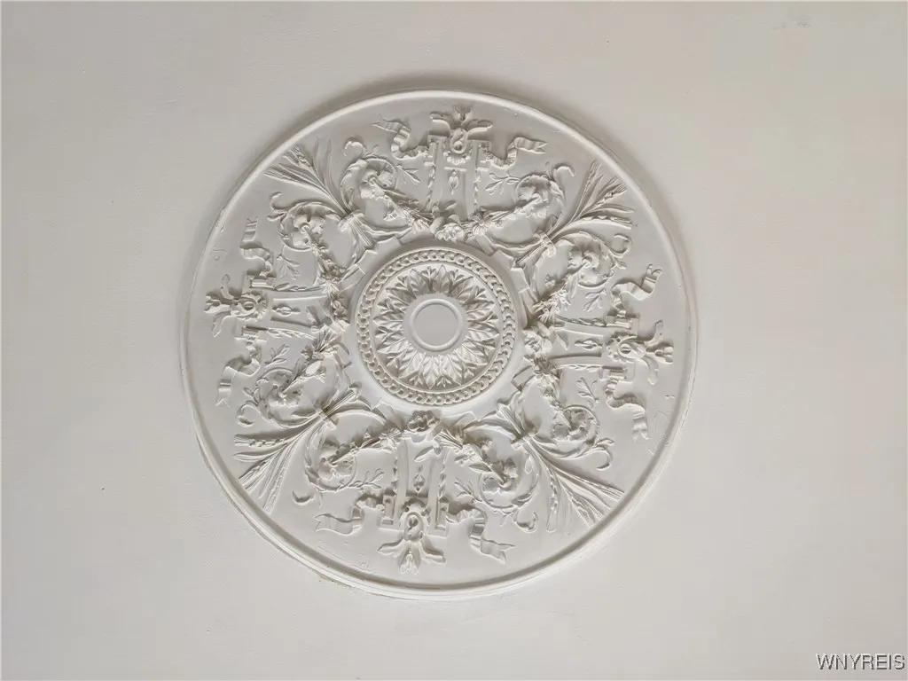 Detail of the elegant ceiling medallion in the living room