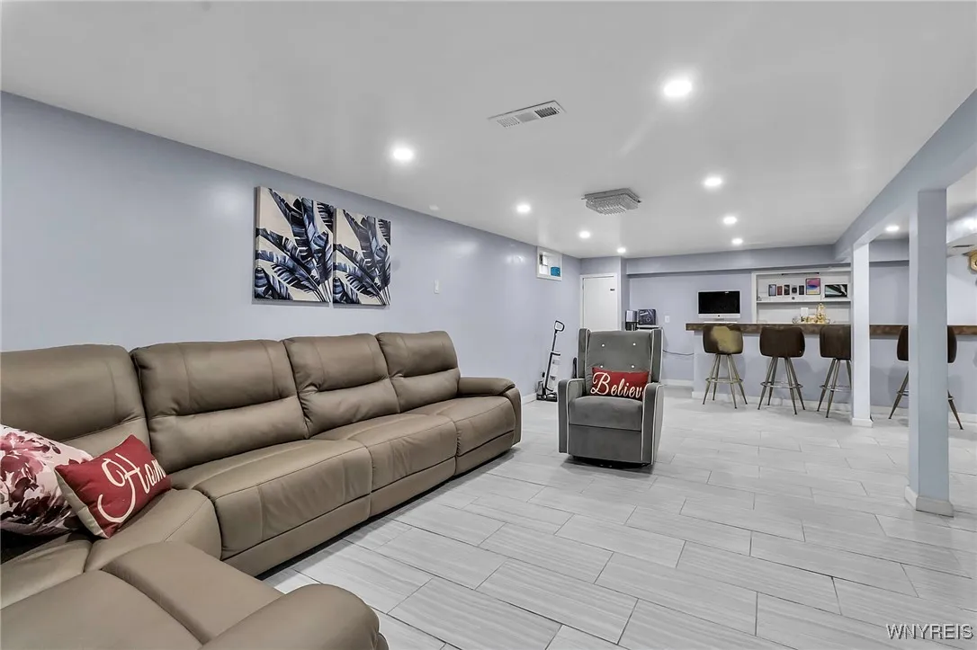26 South Rossler Avenue, Cheektowaga, New York 142, Cheektowaga, New York 14206, 5 Bedrooms Bedrooms, 9 Rooms Rooms,2 BathroomsBathrooms,Residential,Closed,26 South Rossler Avenue, Cheektowaga, New York 142,0,B1587790