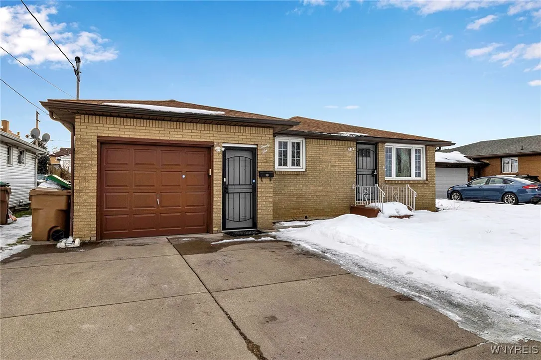 26 South Rossler Avenue, Cheektowaga, New York 142, Cheektowaga, New York 14206, 5 Bedrooms Bedrooms, 9 Rooms Rooms,2 BathroomsBathrooms,Residential,Closed,26 South Rossler Avenue, Cheektowaga, New York 142,0,B1587790