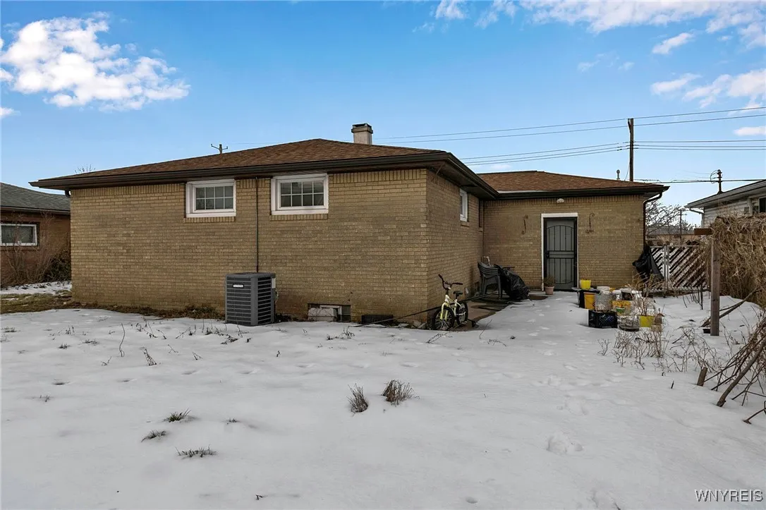 26 South Rossler Avenue, Cheektowaga, New York 142, Cheektowaga, New York 14206, 5 Bedrooms Bedrooms, 9 Rooms Rooms,2 BathroomsBathrooms,Residential,Closed,26 South Rossler Avenue, Cheektowaga, New York 142,0,B1587790