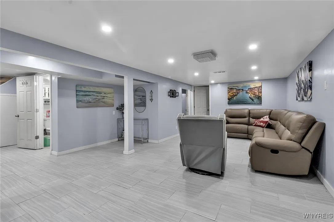 26 South Rossler Avenue, Cheektowaga, New York 142, Cheektowaga, New York 14206, 5 Bedrooms Bedrooms, 9 Rooms Rooms,2 BathroomsBathrooms,Residential,Closed,26 South Rossler Avenue, Cheektowaga, New York 142,0,B1587790