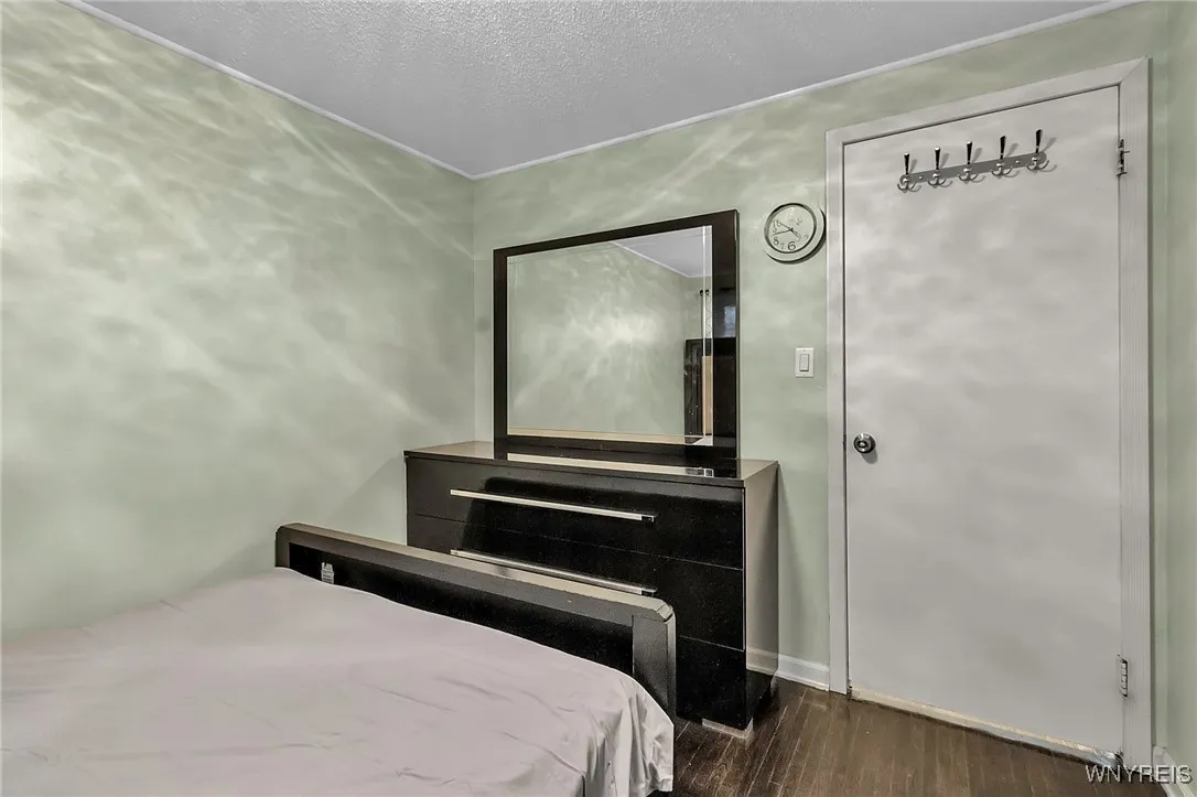 26 South Rossler Avenue, Cheektowaga, New York 142, Cheektowaga, New York 14206, 5 Bedrooms Bedrooms, 9 Rooms Rooms,2 BathroomsBathrooms,Residential,Closed,26 South Rossler Avenue, Cheektowaga, New York 142,0,B1587790