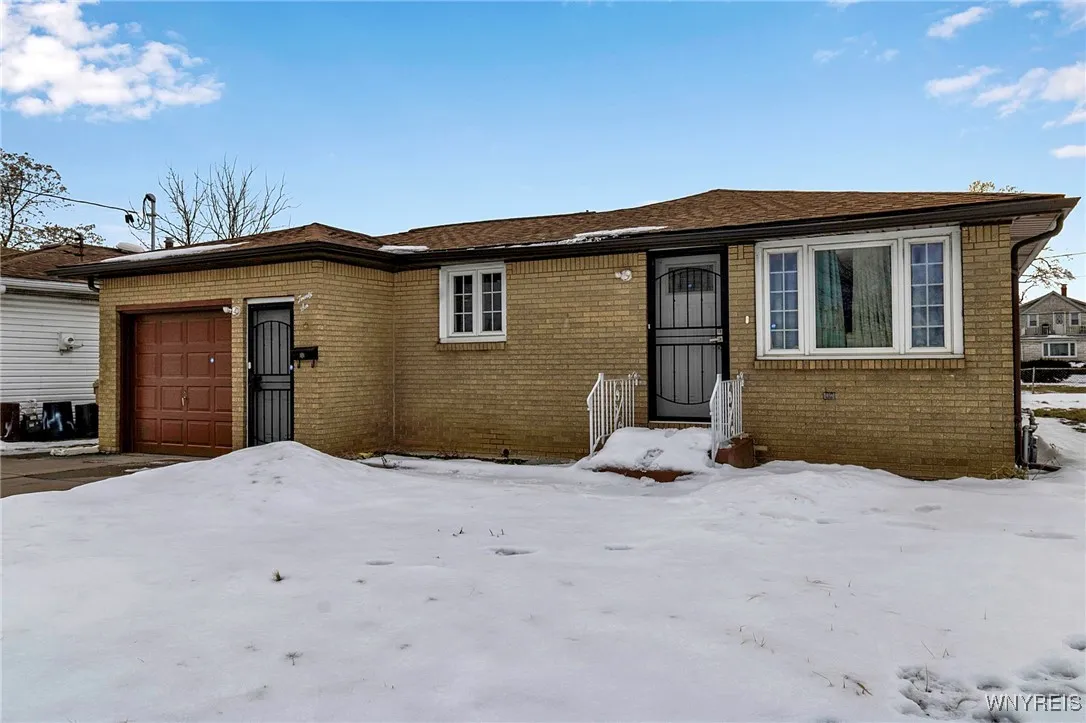 26 South Rossler Avenue, Cheektowaga, New York 142, Cheektowaga, New York 14206, 5 Bedrooms Bedrooms, 9 Rooms Rooms,2 BathroomsBathrooms,Residential,Closed,26 South Rossler Avenue, Cheektowaga, New York 142,0,B1587790