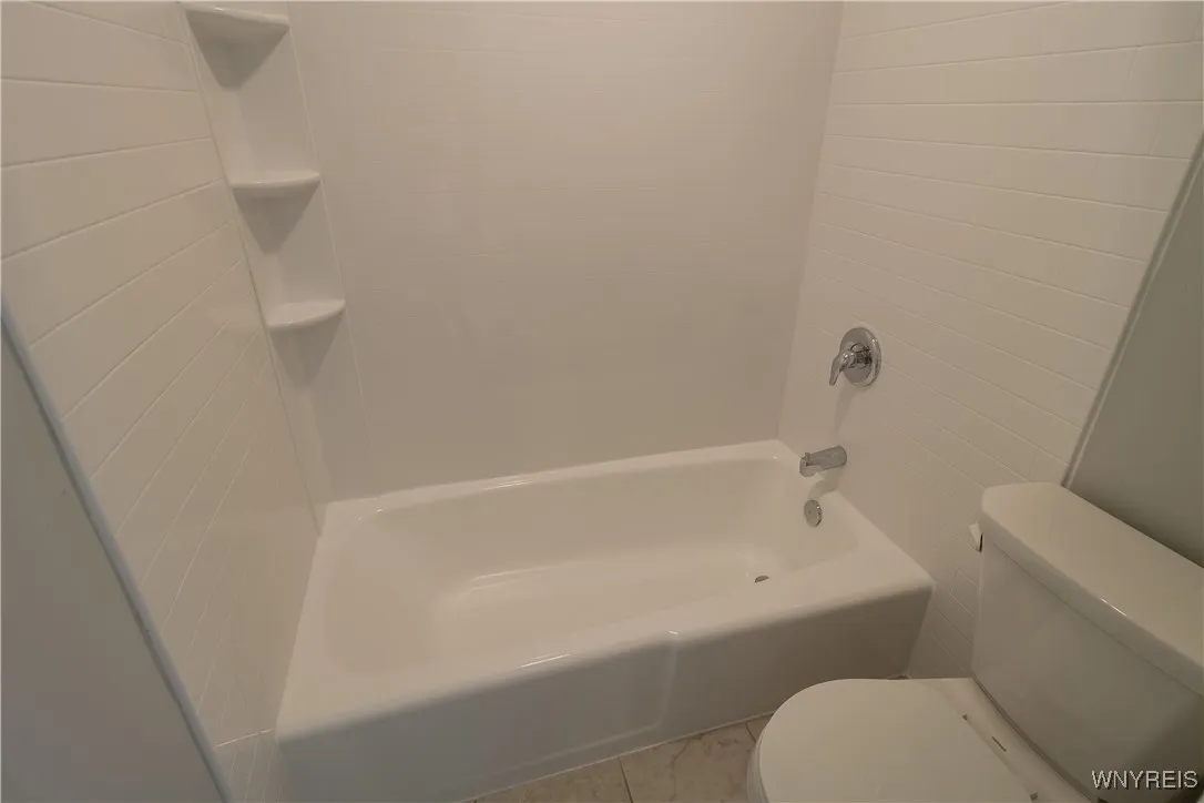 11 Robert Drive, Lancaster, New York 14086, Lancaster, New York 14086, 2 Bedrooms Bedrooms, 5 Rooms Rooms,1 BathroomBathrooms,Residential Lease,Closed,11 Robert Drive, Lancaster, New York 14086,0,B1587918