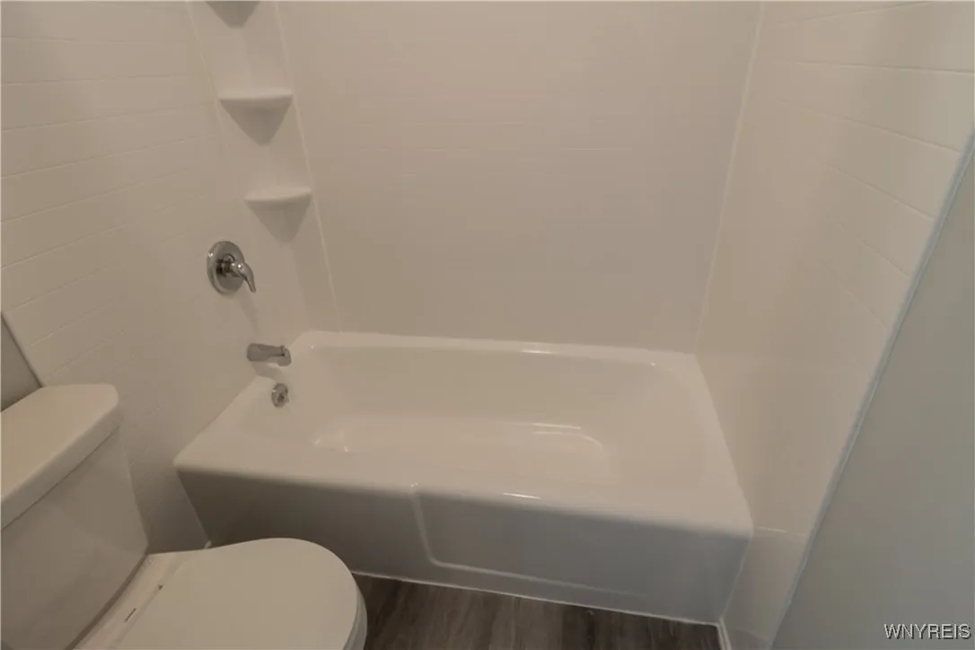 11 Robert Drive, Lancaster, New York 14086, Lancaster, New York 14086, 2 Bedrooms Bedrooms, 5 Rooms Rooms,1 BathroomBathrooms,Residential Lease,Closed,11 Robert Drive, Lancaster, New York 14086,0,B1587918