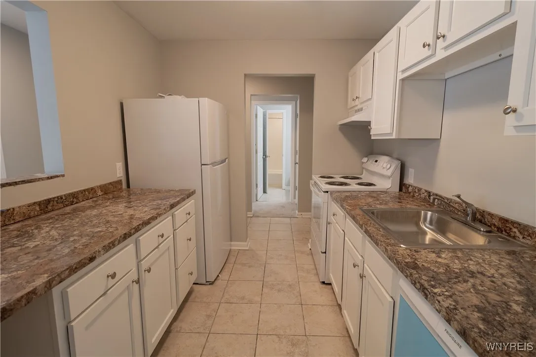 11 Robert Drive, Lancaster, New York 14086, Lancaster, New York 14086, 2 Bedrooms Bedrooms, 5 Rooms Rooms,1 BathroomBathrooms,Residential Lease,Closed,11 Robert Drive, Lancaster, New York 14086,0,B1587918