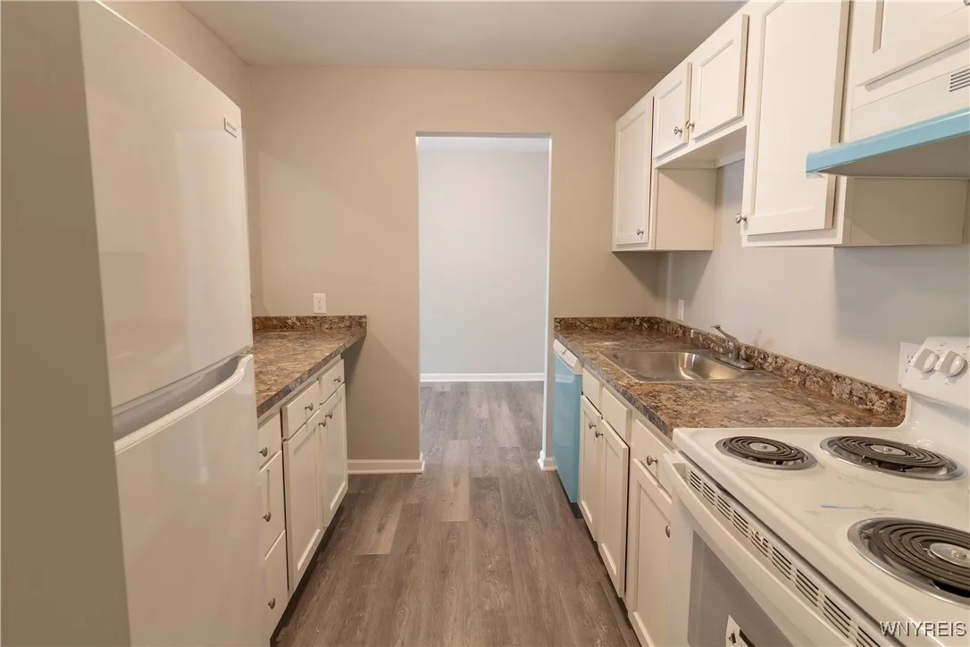 11 Robert Drive, Lancaster, New York 14086, Lancaster, New York 14086, 2 Bedrooms Bedrooms, 5 Rooms Rooms,1 BathroomBathrooms,Residential Lease,Closed,11 Robert Drive, Lancaster, New York 14086,0,B1587918