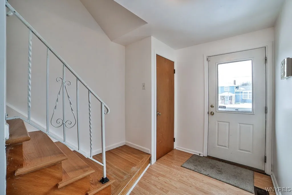 21 Half Moon Court, North Tonawanda, New York 1412, North Tonawanda, New York 14120, 4 Bedrooms Bedrooms, 10 Rooms Rooms,1 BathroomBathrooms,Residential,Closed,21 Half Moon Court, North Tonawanda, New York 1412,0,B1587543