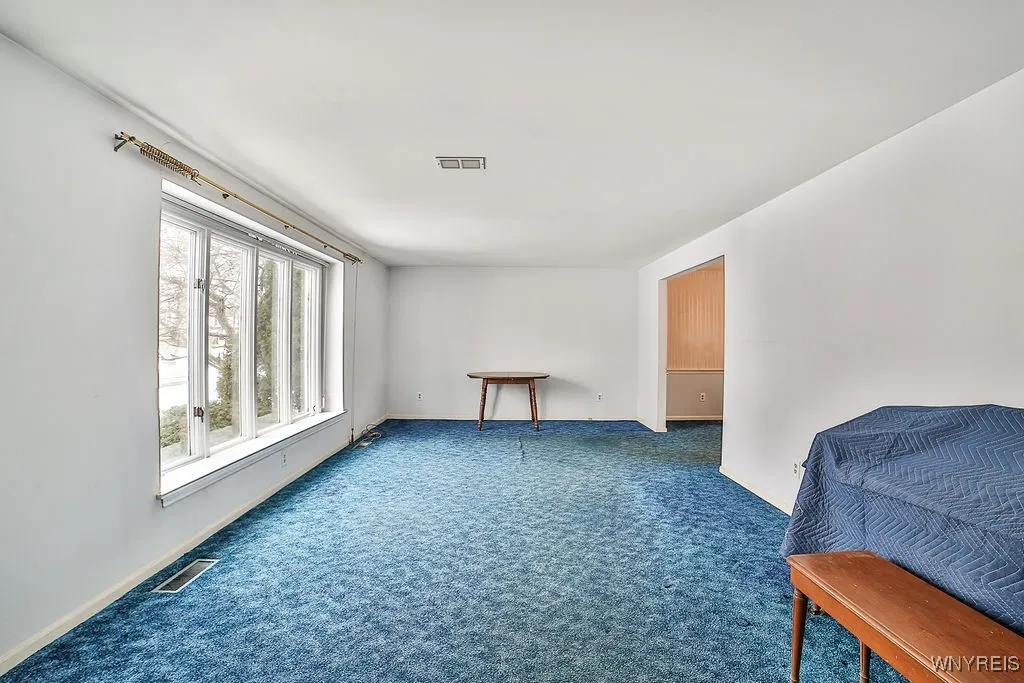 21 Half Moon Court, North Tonawanda, New York 1412, North Tonawanda, New York 14120, 4 Bedrooms Bedrooms, 10 Rooms Rooms,1 BathroomBathrooms,Residential,Closed,21 Half Moon Court, North Tonawanda, New York 1412,0,B1587543