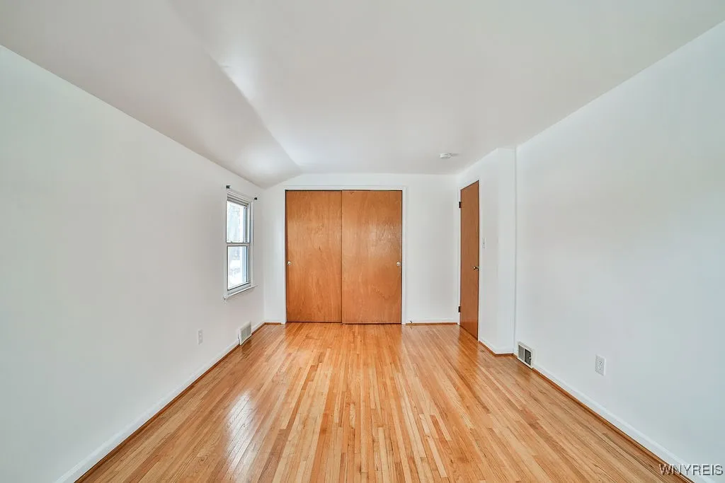 21 Half Moon Court, North Tonawanda, New York 1412, North Tonawanda, New York 14120, 4 Bedrooms Bedrooms, 10 Rooms Rooms,1 BathroomBathrooms,Residential,Closed,21 Half Moon Court, North Tonawanda, New York 1412,0,B1587543