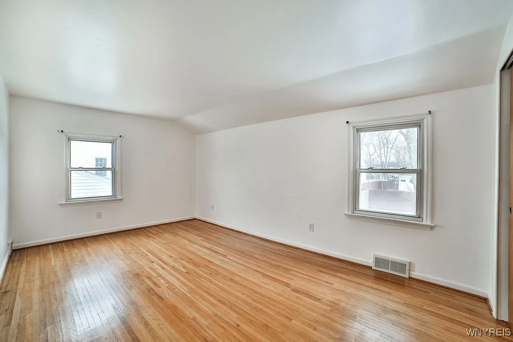 21 Half Moon Court, North Tonawanda, New York 1412, North Tonawanda, New York 14120, 4 Bedrooms Bedrooms, 10 Rooms Rooms,1 BathroomBathrooms,Residential,Closed,21 Half Moon Court, North Tonawanda, New York 1412,0,B1587543