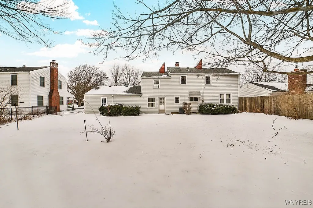 21 Half Moon Court, North Tonawanda, New York 1412, North Tonawanda, New York 14120, 4 Bedrooms Bedrooms, 10 Rooms Rooms,1 BathroomBathrooms,Residential,Closed,21 Half Moon Court, North Tonawanda, New York 1412,0,B1587543