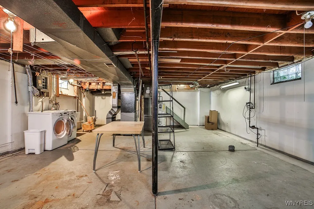 21 Half Moon Court, North Tonawanda, New York 1412, North Tonawanda, New York 14120, 4 Bedrooms Bedrooms, 10 Rooms Rooms,1 BathroomBathrooms,Residential,Closed,21 Half Moon Court, North Tonawanda, New York 1412,0,B1587543