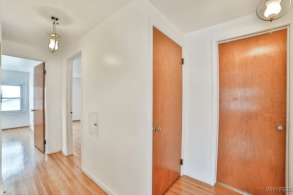 21 Half Moon Court, North Tonawanda, New York 1412, North Tonawanda, New York 14120, 4 Bedrooms Bedrooms, 10 Rooms Rooms,1 BathroomBathrooms,Residential,Closed,21 Half Moon Court, North Tonawanda, New York 1412,0,B1587543