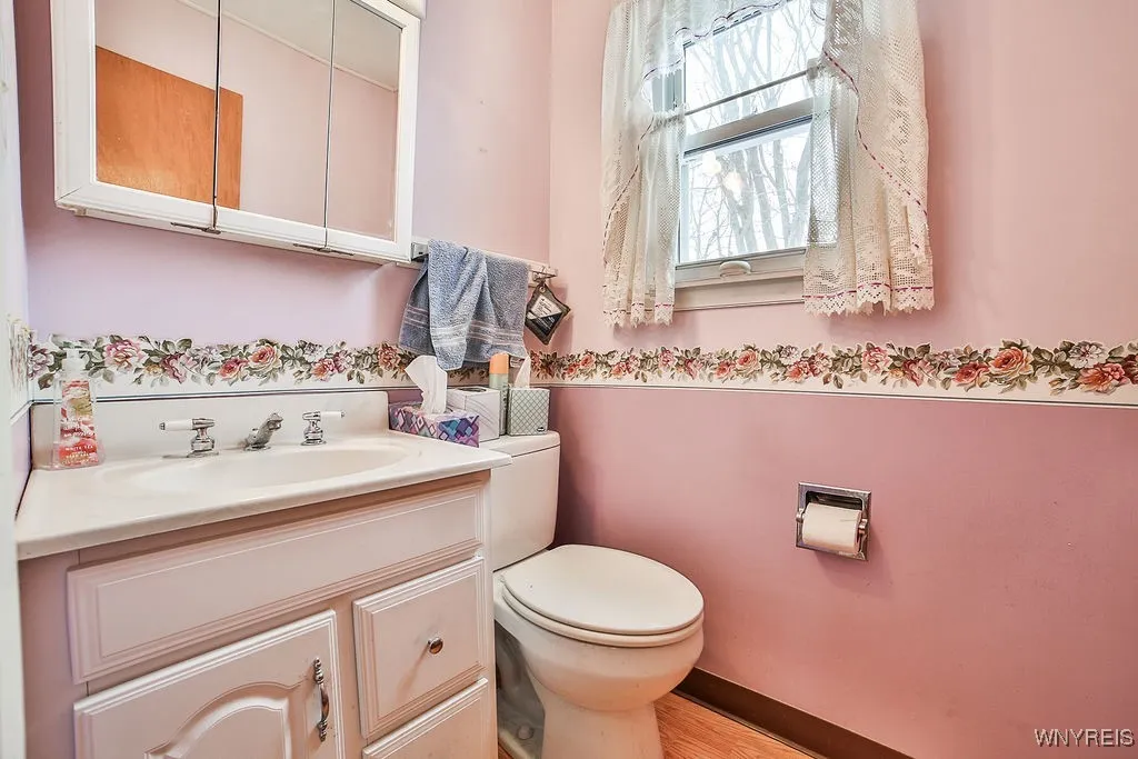 21 Half Moon Court, North Tonawanda, New York 1412, North Tonawanda, New York 14120, 4 Bedrooms Bedrooms, 10 Rooms Rooms,1 BathroomBathrooms,Residential,Closed,21 Half Moon Court, North Tonawanda, New York 1412,0,B1587543