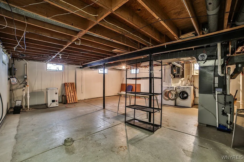 21 Half Moon Court, North Tonawanda, New York 1412, North Tonawanda, New York 14120, 4 Bedrooms Bedrooms, 10 Rooms Rooms,1 BathroomBathrooms,Residential,Closed,21 Half Moon Court, North Tonawanda, New York 1412,0,B1587543