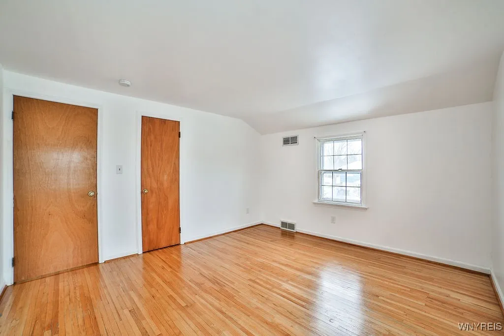 21 Half Moon Court, North Tonawanda, New York 1412, North Tonawanda, New York 14120, 4 Bedrooms Bedrooms, 10 Rooms Rooms,1 BathroomBathrooms,Residential,Closed,21 Half Moon Court, North Tonawanda, New York 1412,0,B1587543