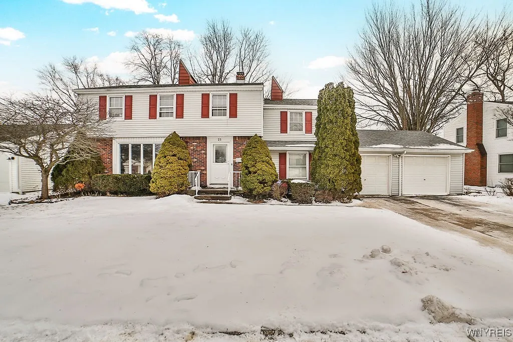 21 Half Moon Court, North Tonawanda, New York 1412, North Tonawanda, New York 14120, 4 Bedrooms Bedrooms, 10 Rooms Rooms,1 BathroomBathrooms,Residential,Closed,21 Half Moon Court, North Tonawanda, New York 1412,0,B1587543