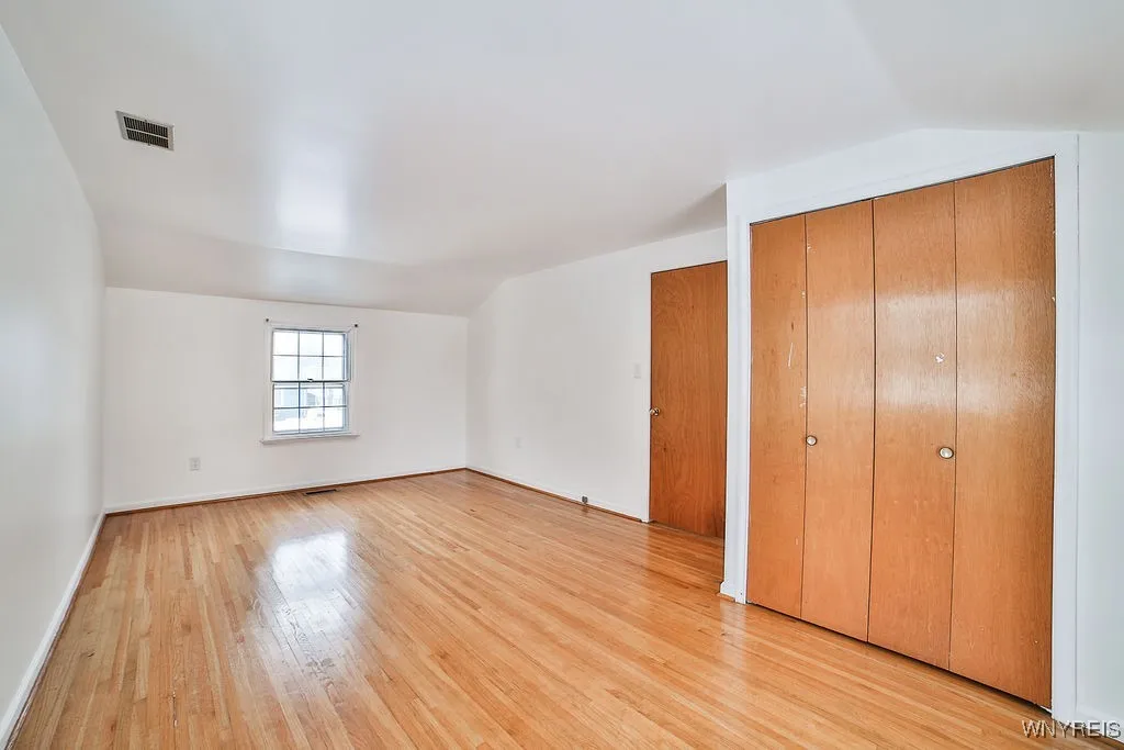 21 Half Moon Court, North Tonawanda, New York 1412, North Tonawanda, New York 14120, 4 Bedrooms Bedrooms, 10 Rooms Rooms,1 BathroomBathrooms,Residential,Closed,21 Half Moon Court, North Tonawanda, New York 1412,0,B1587543