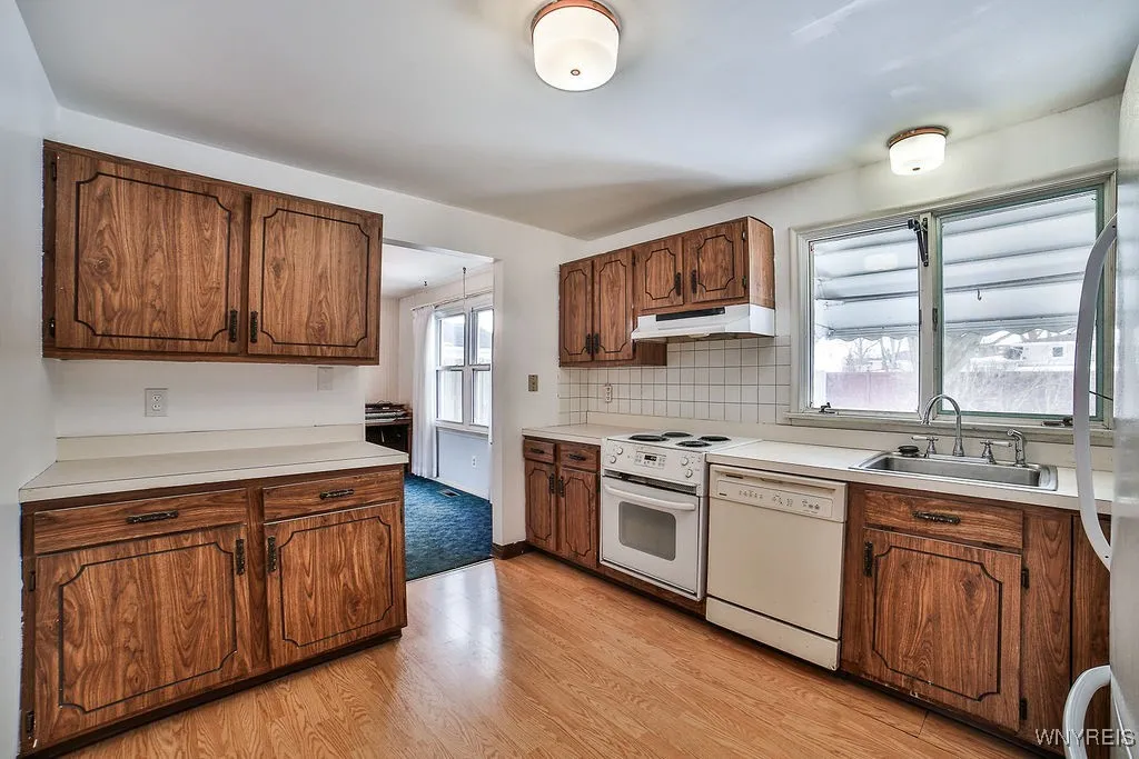 21 Half Moon Court, North Tonawanda, New York 1412, North Tonawanda, New York 14120, 4 Bedrooms Bedrooms, 10 Rooms Rooms,1 BathroomBathrooms,Residential,Closed,21 Half Moon Court, North Tonawanda, New York 1412,0,B1587543