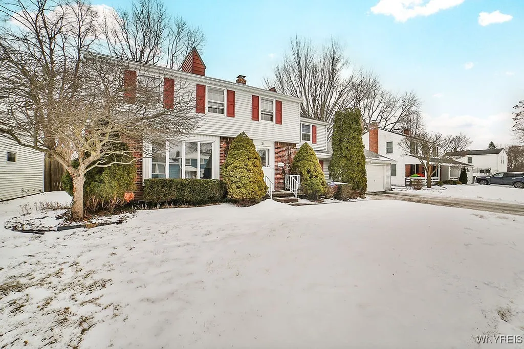 21 Half Moon Court, North Tonawanda, New York 1412, North Tonawanda, New York 14120, 4 Bedrooms Bedrooms, 10 Rooms Rooms,1 BathroomBathrooms,Residential,Closed,21 Half Moon Court, North Tonawanda, New York 1412,0,B1587543