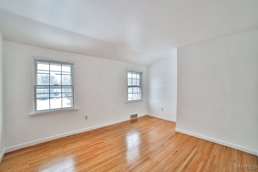 21 Half Moon Court, North Tonawanda, New York 1412, North Tonawanda, New York 14120, 4 Bedrooms Bedrooms, 10 Rooms Rooms,1 BathroomBathrooms,Residential,Closed,21 Half Moon Court, North Tonawanda, New York 1412,0,B1587543