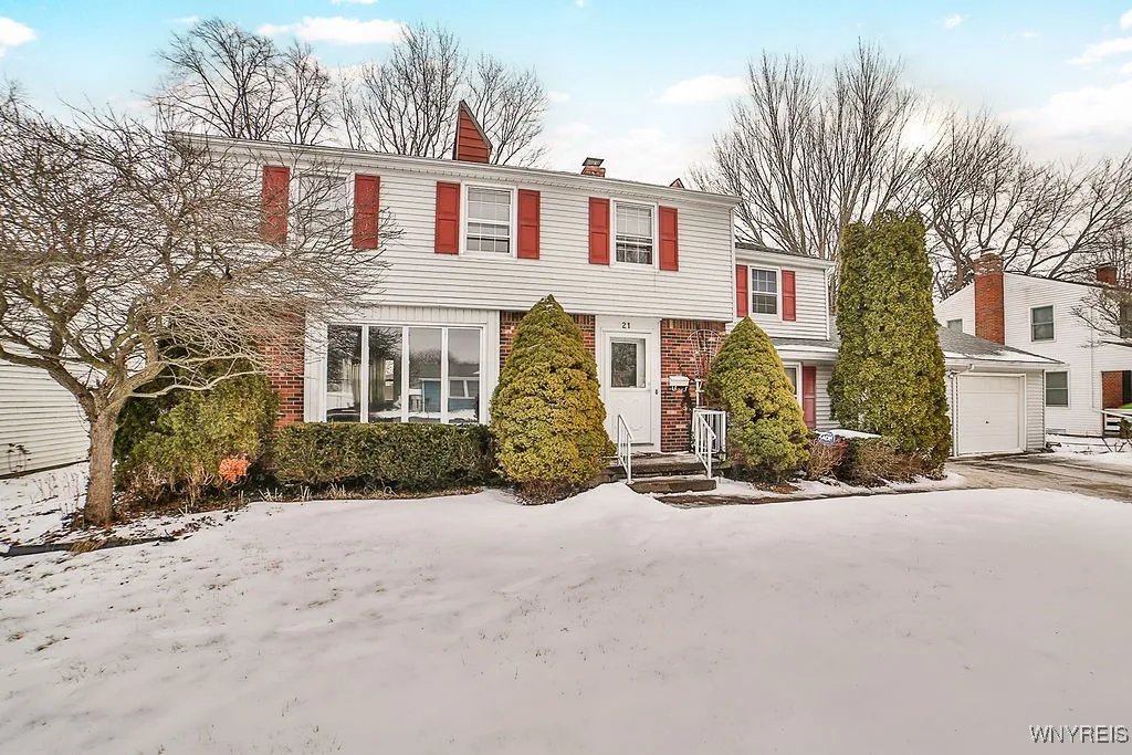 21 Half Moon Court, North Tonawanda, New York 1412, North Tonawanda, New York 14120, 4 Bedrooms Bedrooms, 10 Rooms Rooms,1 BathroomBathrooms,Residential,Closed,21 Half Moon Court, North Tonawanda, New York 1412,0,B1587543