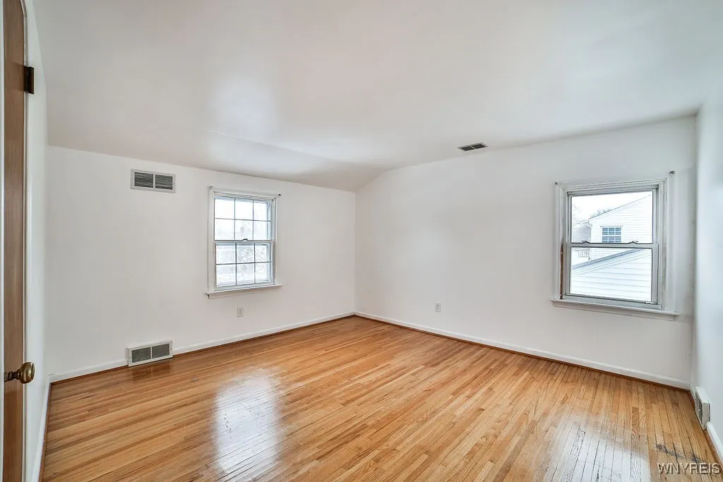 21 Half Moon Court, North Tonawanda, New York 1412, North Tonawanda, New York 14120, 4 Bedrooms Bedrooms, 10 Rooms Rooms,1 BathroomBathrooms,Residential,Closed,21 Half Moon Court, North Tonawanda, New York 1412,0,B1587543