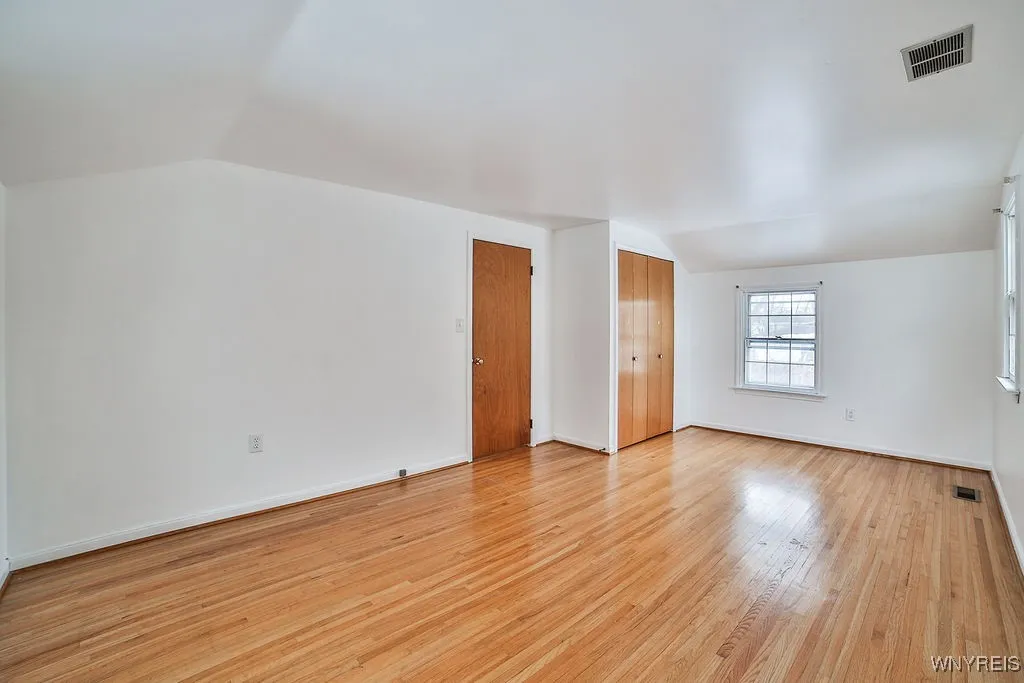 21 Half Moon Court, North Tonawanda, New York 1412, North Tonawanda, New York 14120, 4 Bedrooms Bedrooms, 10 Rooms Rooms,1 BathroomBathrooms,Residential,Closed,21 Half Moon Court, North Tonawanda, New York 1412,0,B1587543