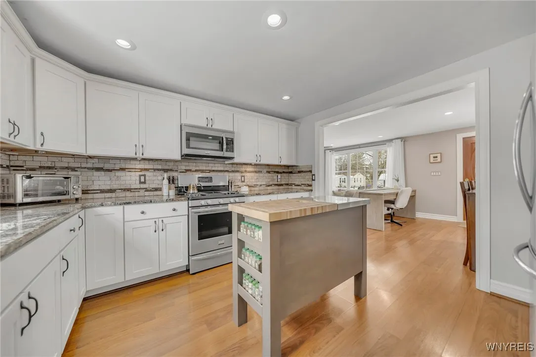 4331 Cameron Drive, Clarence, New York 14221, Clarence, New York 14221, 3 Bedrooms Bedrooms, 6 Rooms Rooms,1 BathroomBathrooms,Residential,Closed,4331 Cameron Drive, Clarence, New York 14221,0,B1587662