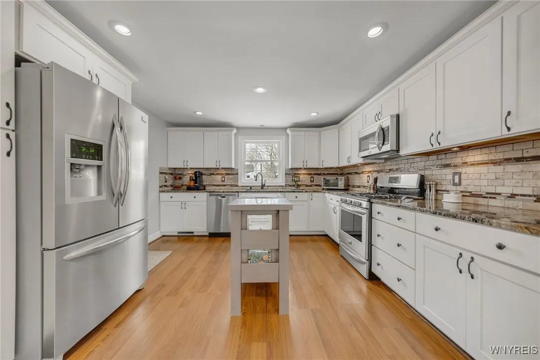 4331 Cameron Drive, Clarence, New York 14221, Clarence, New York 14221, 3 Bedrooms Bedrooms, 6 Rooms Rooms,1 BathroomBathrooms,Residential,Closed,4331 Cameron Drive, Clarence, New York 14221,0,B1587662