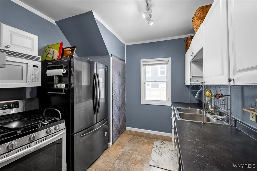 195 Merrimac Street, Buffalo, New York 14214, Buffalo, New York 14214, 4 Bedrooms Bedrooms, 8 Rooms Rooms,2 BathroomsBathrooms,Residential,Closed,195 Merrimac Street, Buffalo, New York 14214,0,B1588028