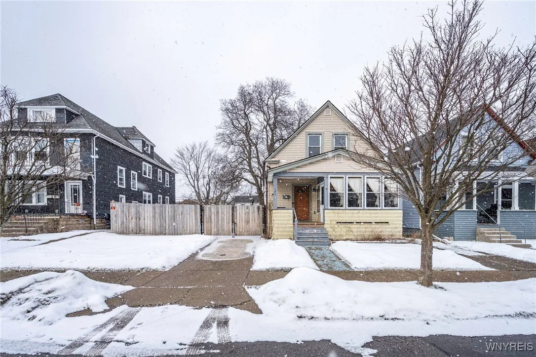 195 Merrimac Street, Buffalo, New York 14214, Buffalo, New York 14214, 4 Bedrooms Bedrooms, 8 Rooms Rooms,2 BathroomsBathrooms,Residential,Closed,195 Merrimac Street, Buffalo, New York 14214,0,B1588028