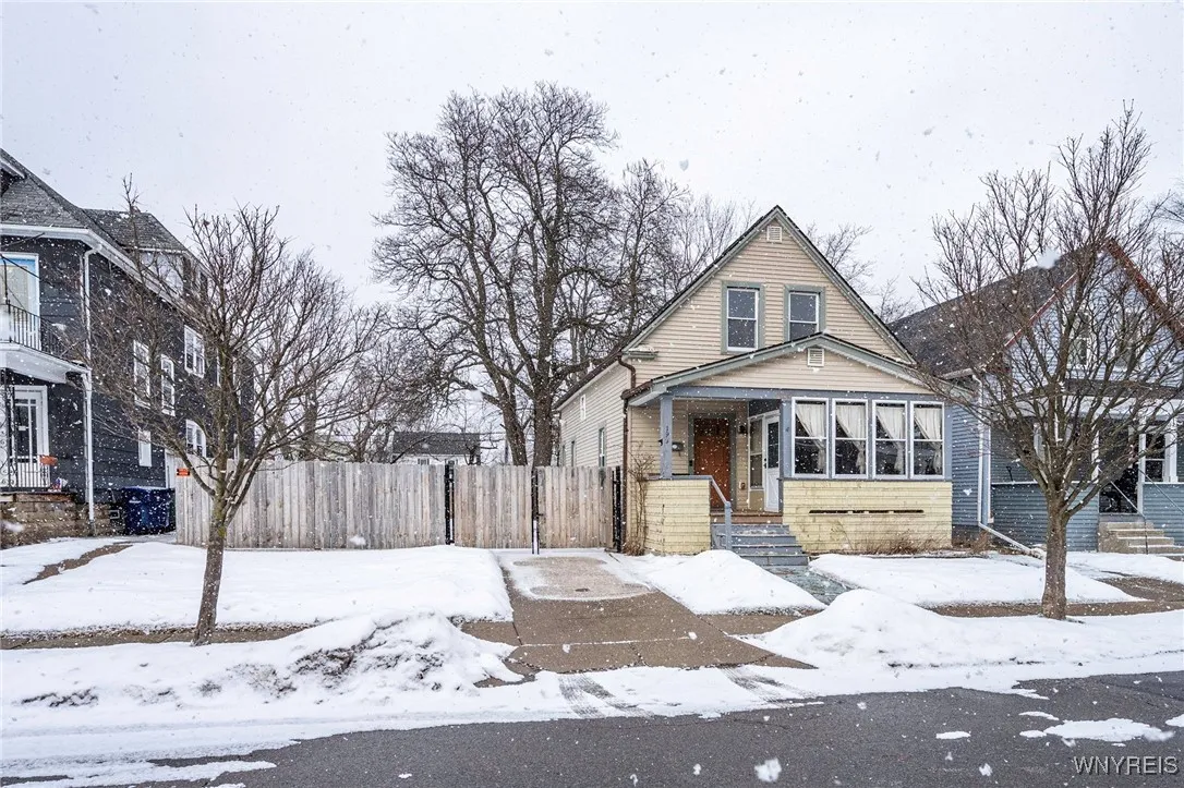 195 Merrimac Street, Buffalo, New York 14214, Buffalo, New York 14214, 4 Bedrooms Bedrooms, 8 Rooms Rooms,2 BathroomsBathrooms,Residential,Closed,195 Merrimac Street, Buffalo, New York 14214,0,B1588028