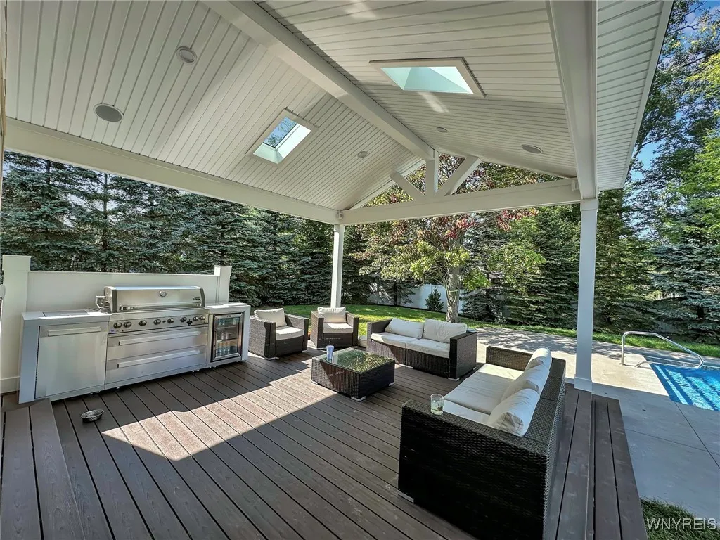 165 Via Foresta Lane, Amherst, New York 14221, Amherst, New York 14221, 4 Bedrooms Bedrooms, 9 Rooms Rooms,3 BathroomsBathrooms,Residential,Closed,165 Via Foresta Lane, Amherst, New York 14221,0,B1588039