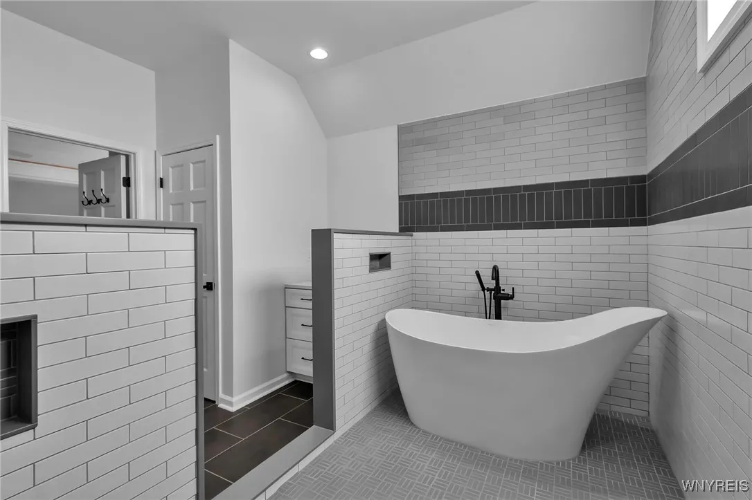 165 Via Foresta Lane, Amherst, New York 14221, Amherst, New York 14221, 4 Bedrooms Bedrooms, 9 Rooms Rooms,3 BathroomsBathrooms,Residential,Closed,165 Via Foresta Lane, Amherst, New York 14221,0,B1588039