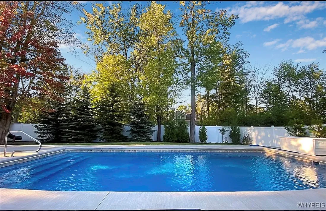 165 Via Foresta Lane, Amherst, New York 14221, Amherst, New York 14221, 4 Bedrooms Bedrooms, 9 Rooms Rooms,3 BathroomsBathrooms,Residential,Closed,165 Via Foresta Lane, Amherst, New York 14221,0,B1588039