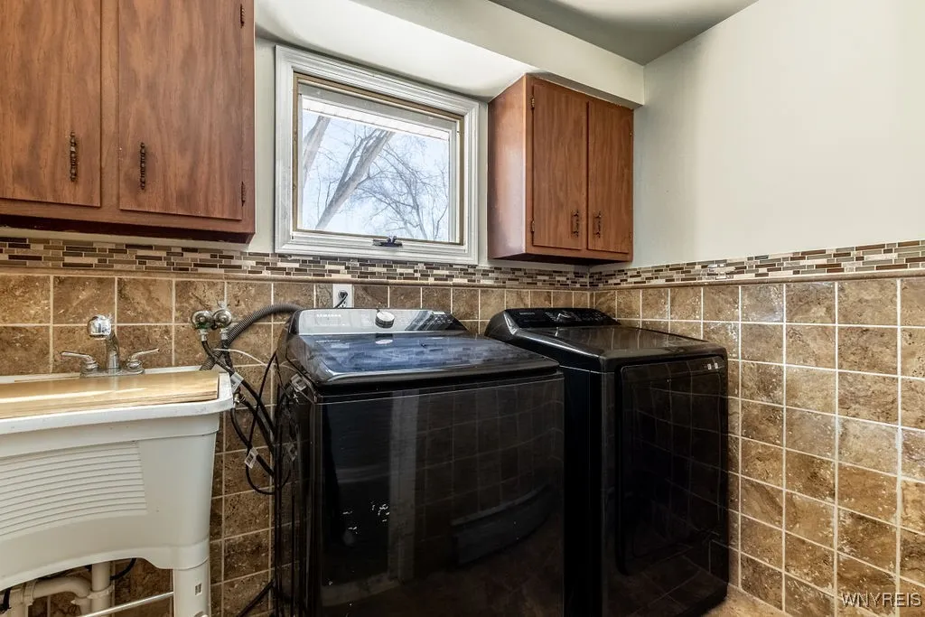3515 Calvano Drive, Grand Island, New York 14072, Grand Island, New York 14072, 4 Bedrooms Bedrooms, 12 Rooms Rooms,2 BathroomsBathrooms,Residential,Closed,3515 Calvano Drive, Grand Island, New York 14072,0,B1588021