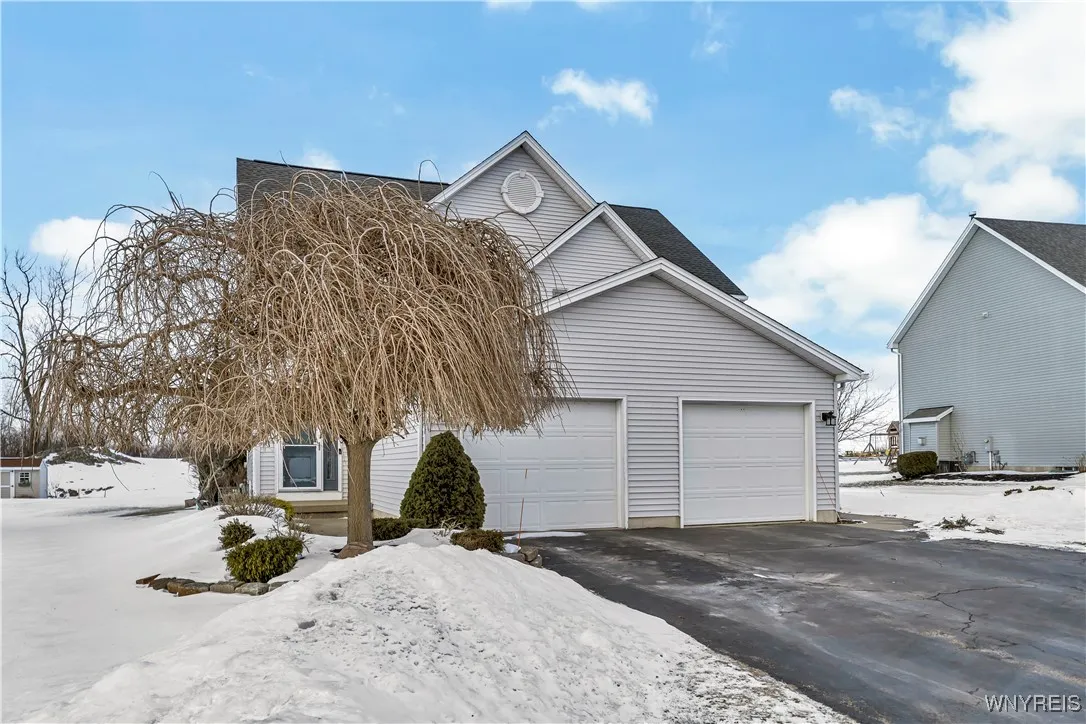 5180 Briercliff Drive, Hamburg, New York 14075, Hamburg, New York 14075, 2 Bedrooms Bedrooms, 4 Rooms Rooms,1 BathroomBathrooms,Residential,Closed,5180 Briercliff Drive, Hamburg, New York 14075,0,B1588114